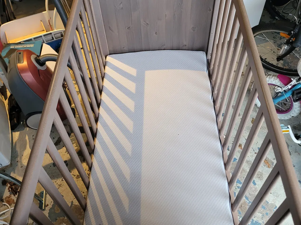 Billede 1 - SUNDVIK Tremme seng