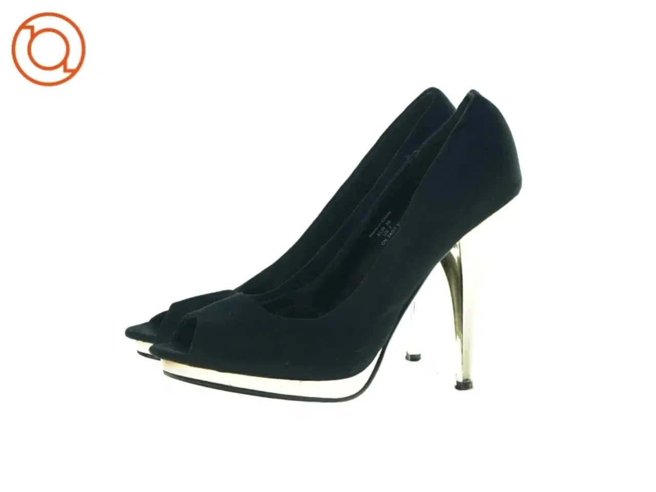 Billede 1 - Stillet (str. 38)