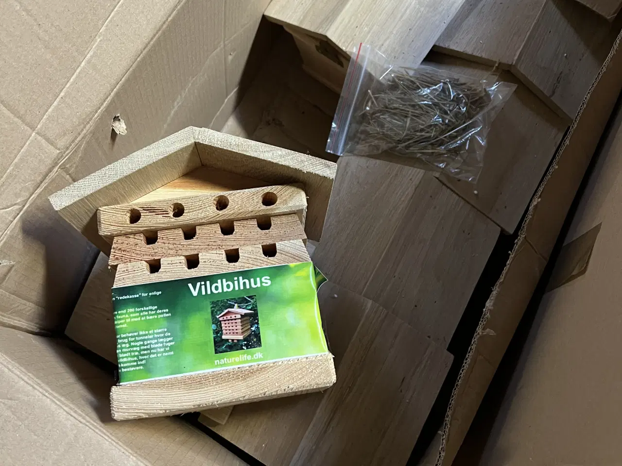 Billede 10 - Hej, jeg har nogle naturvarer, fugle, egern, pinds