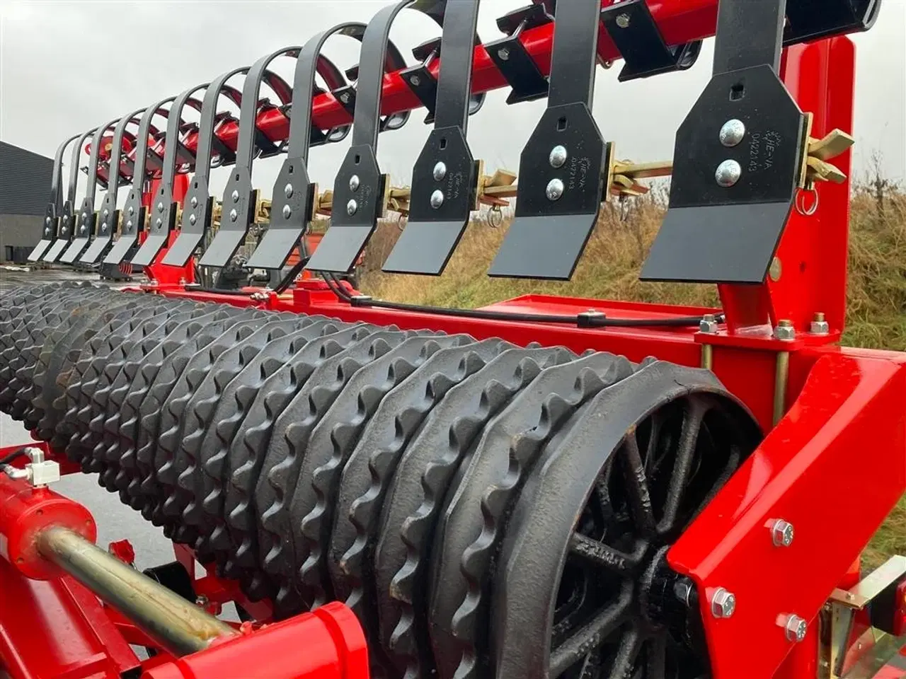 Billede 19 - HE-VA HE-VA TIP ROLLER 8.20 m. Spring-Active-Transfer System - som er en fjederaktiveret vægtoverføring.