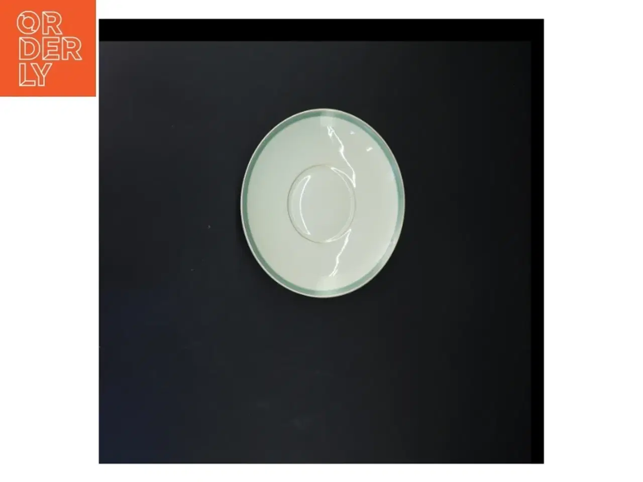 Billede 5 - 4 suppeteriner med undertallerkener fra Royal Copenhagen (str. Kop ø, 13 cm. underkop. ø. 17 cm. 4 sæt)