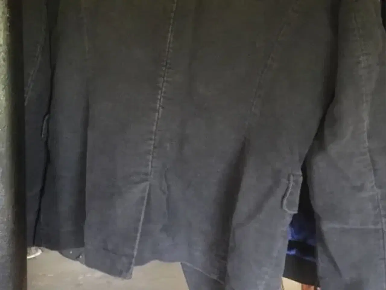 Billede 2 - Fløjls jakke mørke grå