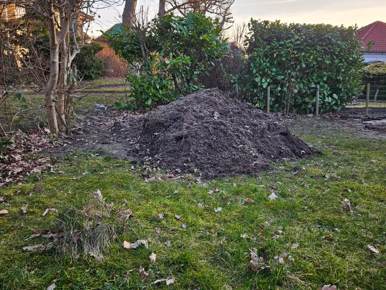 Billede 2 - Havejord gives væk