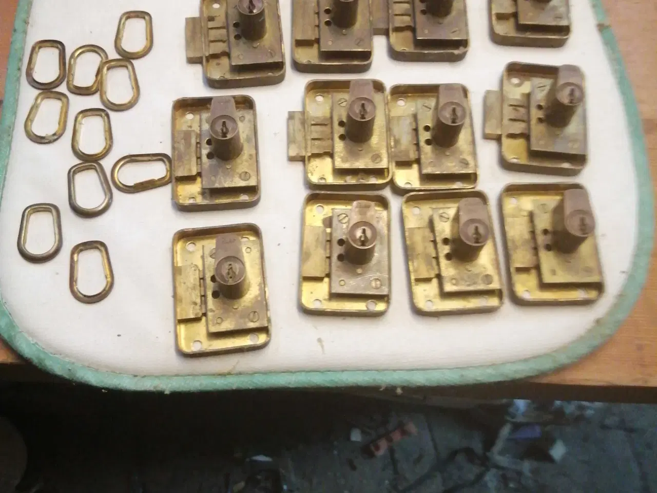 Billede 1 - Skabslåse til overfalsede låger 