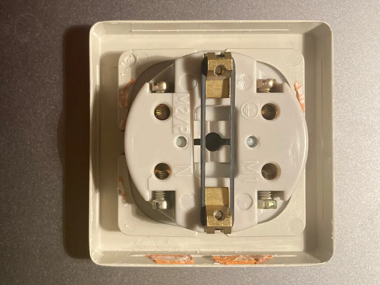 Billede 2 - Lampeudtag til væg