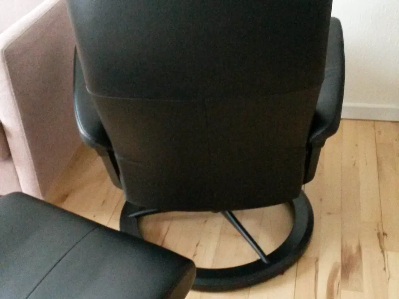 Billede 4 - 2 stressless dover i sort og på sort signatur stel