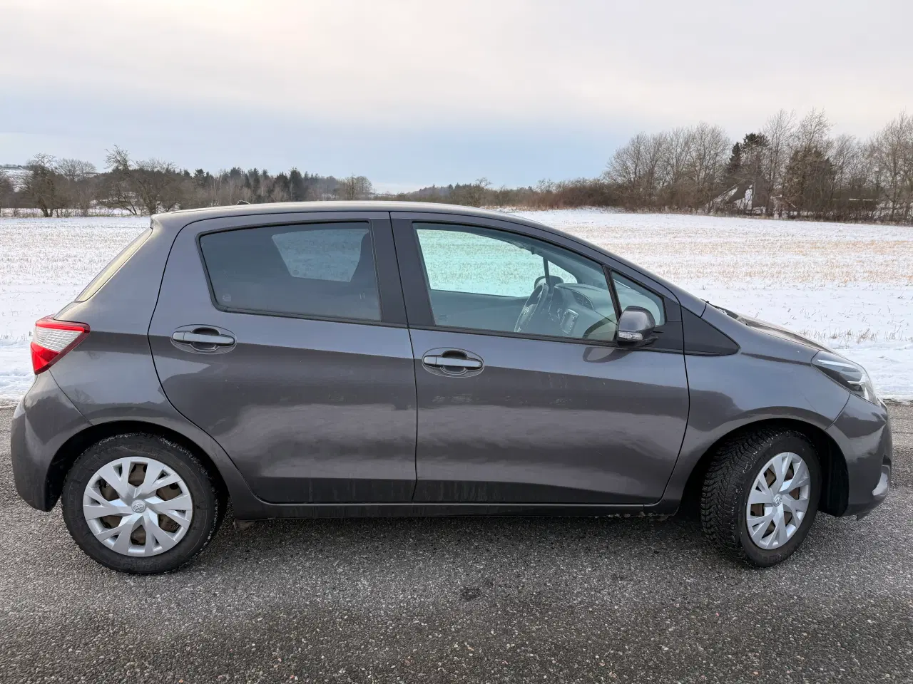 Billede 2 -  ⸻  🚗 Toyota Yaris 1.5 (111 hk) – Nysynet 07/2025