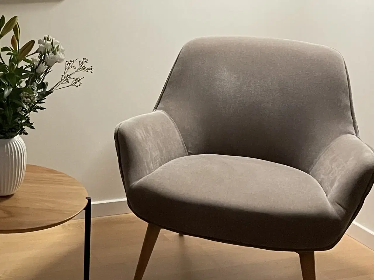 Billede 2 - 2 flotte lænestole med sidebord