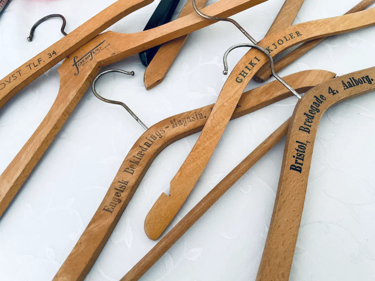 Billede 7 - Gamle vintage bøjler med skrift 