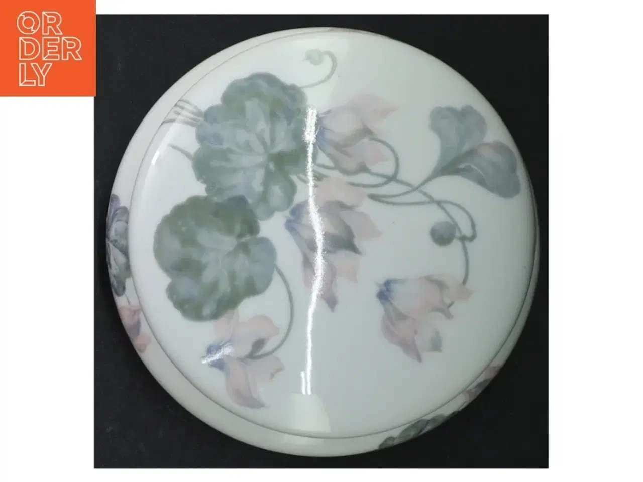 Billede 3 - Porcelænsskål med låg og blomstermotiv (str. Ø. 15 cm)