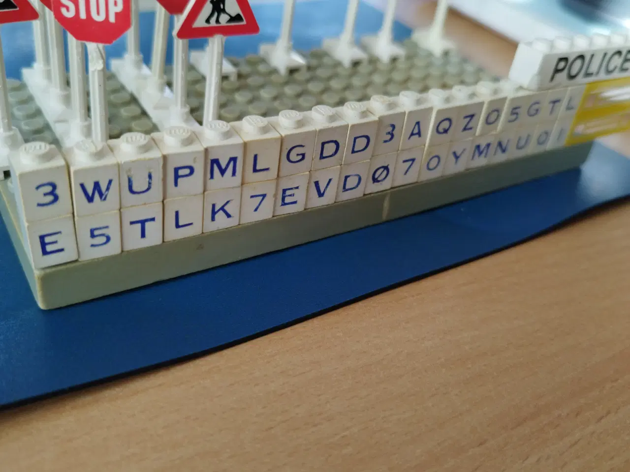 Billede 2 - Lego vejskilte og bogstaver 