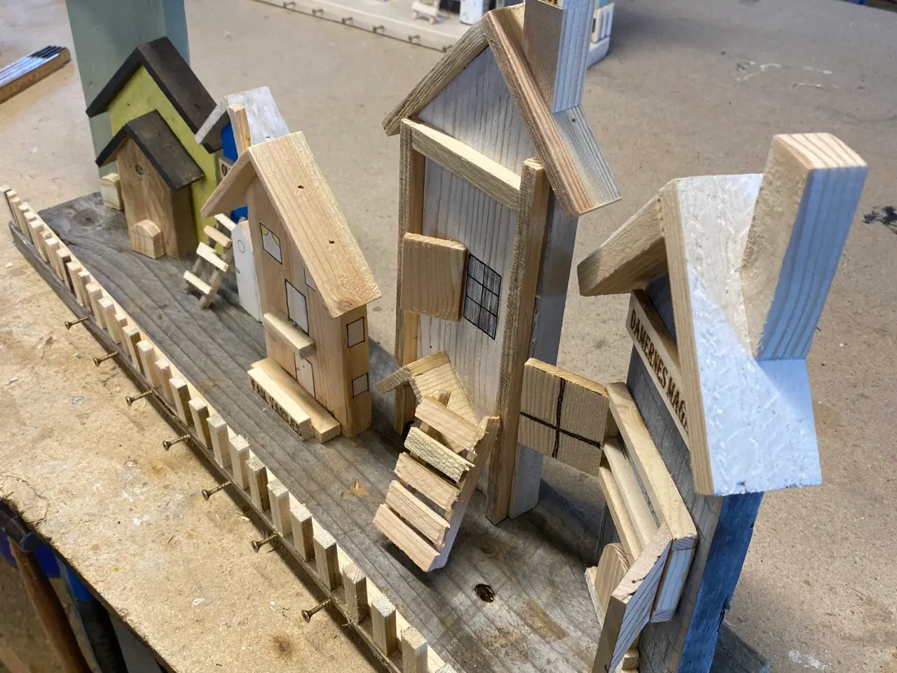Billede 3 - Nøglehus med små huse 2