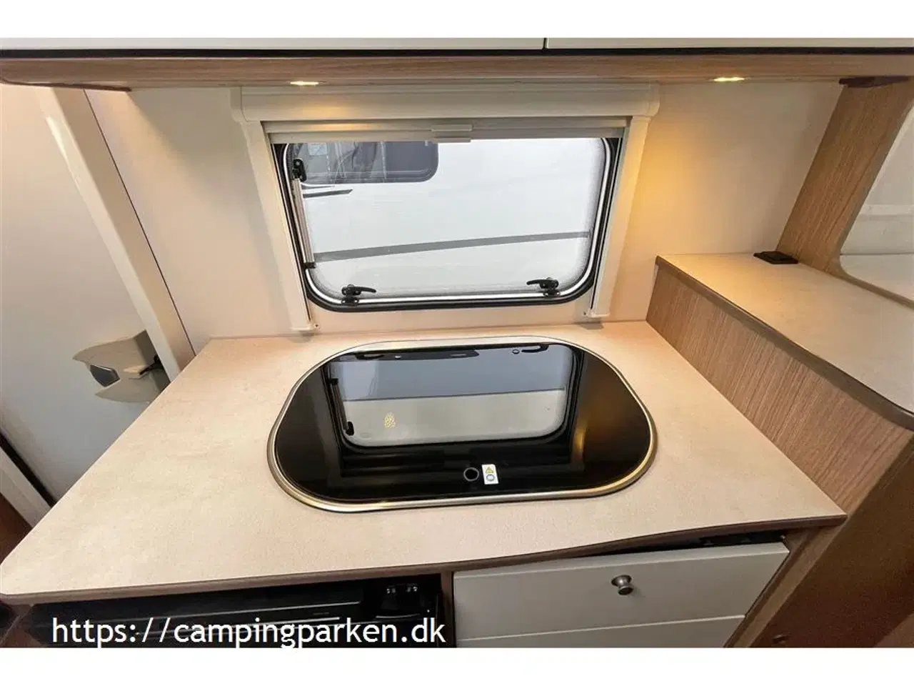 Billede 6 - 2022 - Carado V337 Edition 15   Kompakt autocamper med enkeltsenge, 140 hk og kun kørt 12.200 km