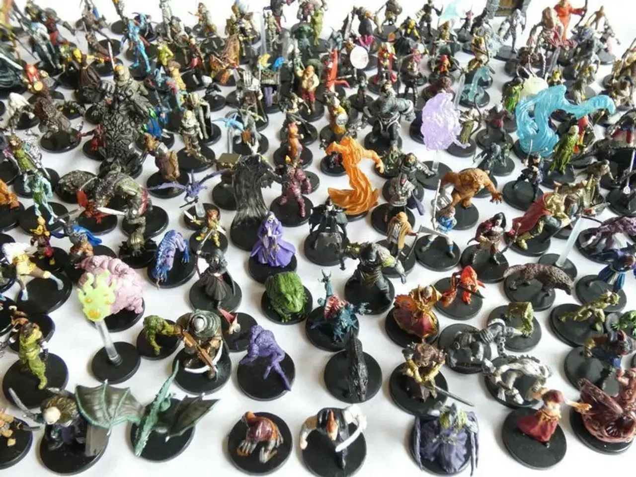 Billede 1 - Dungeons and Dragons figurer købes