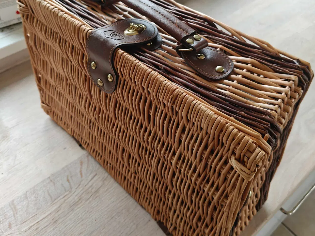 Billede 7 - Laguiole eksklusiv picnic kurv