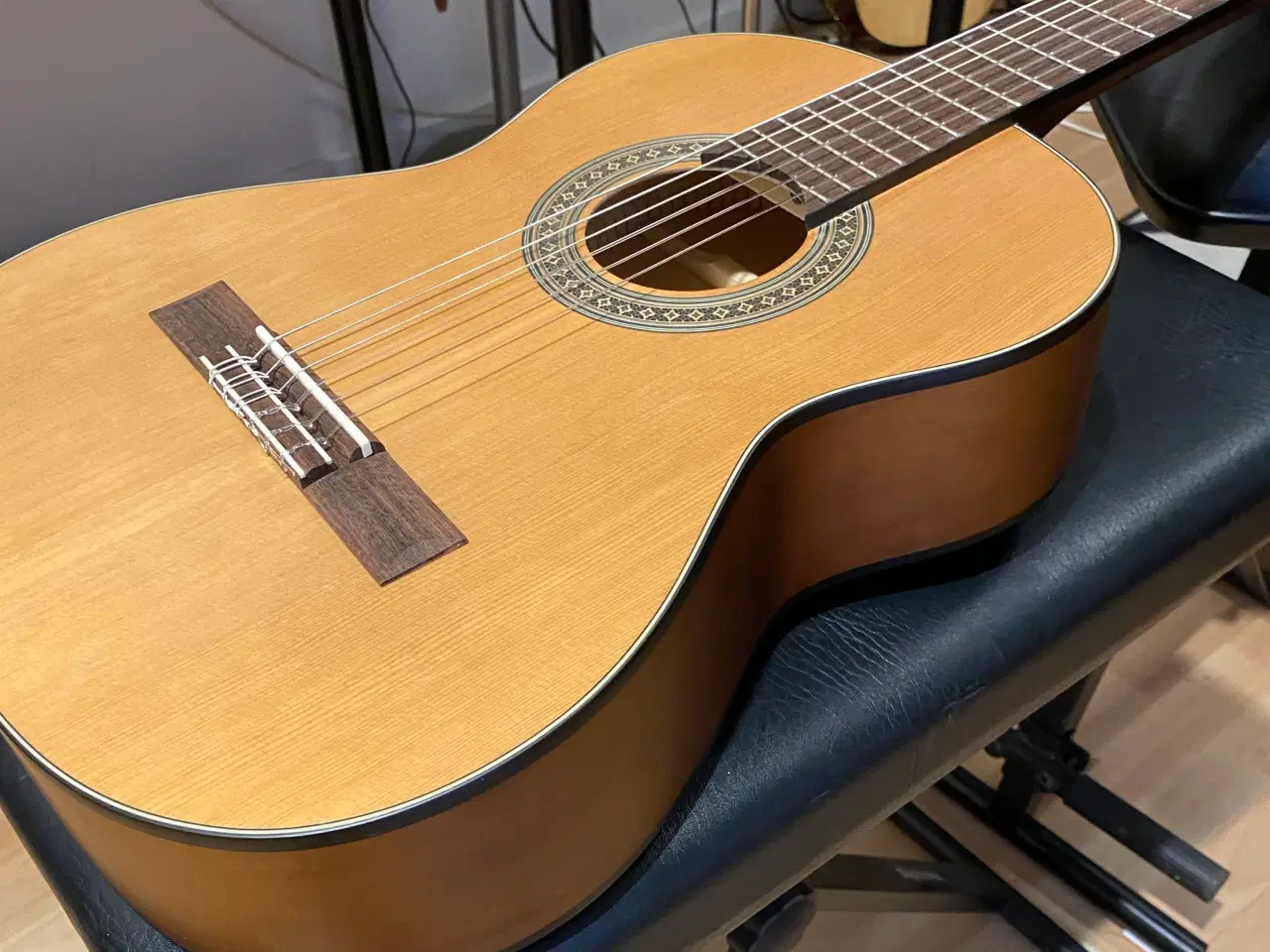 Billede 3 - 🎸 Salvador Cortez CC-06-JR – Klassisk 3/4 guitar 