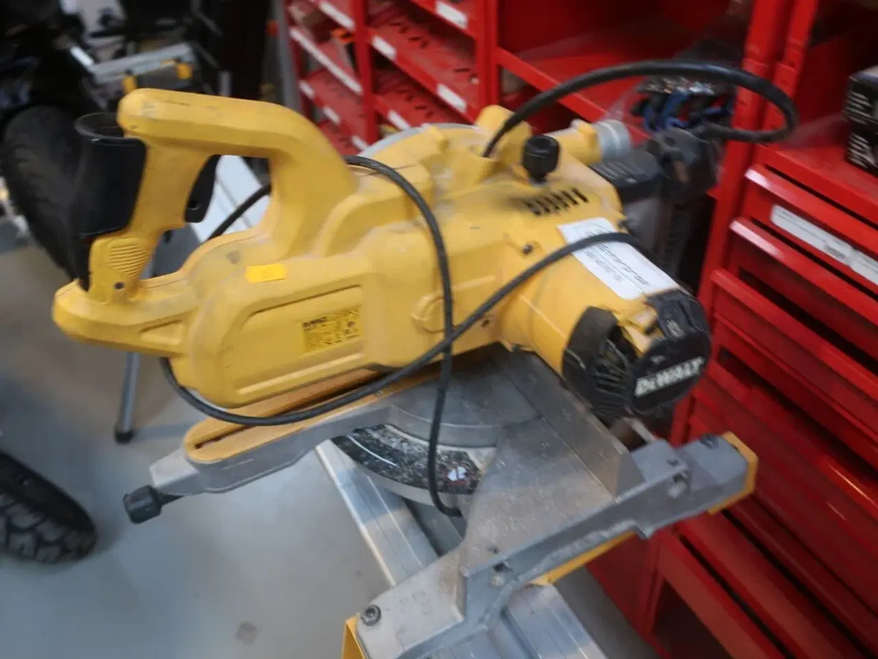 Billede 3 - Kap/ geringssav DEWALT DWS777 -QS med arbejdsbord