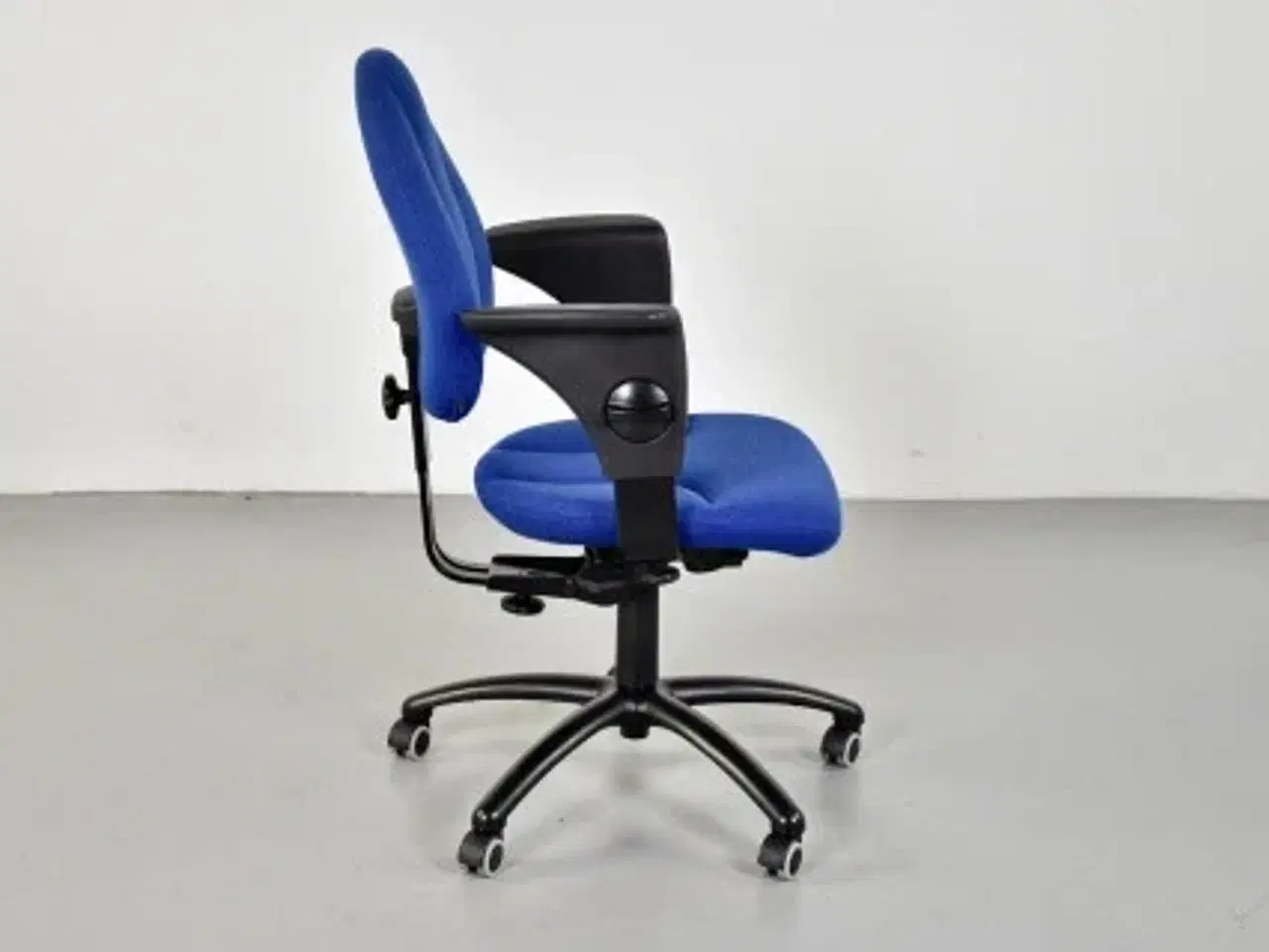 Billede 4 - Savo kontorstol i blå med sorte armlæn