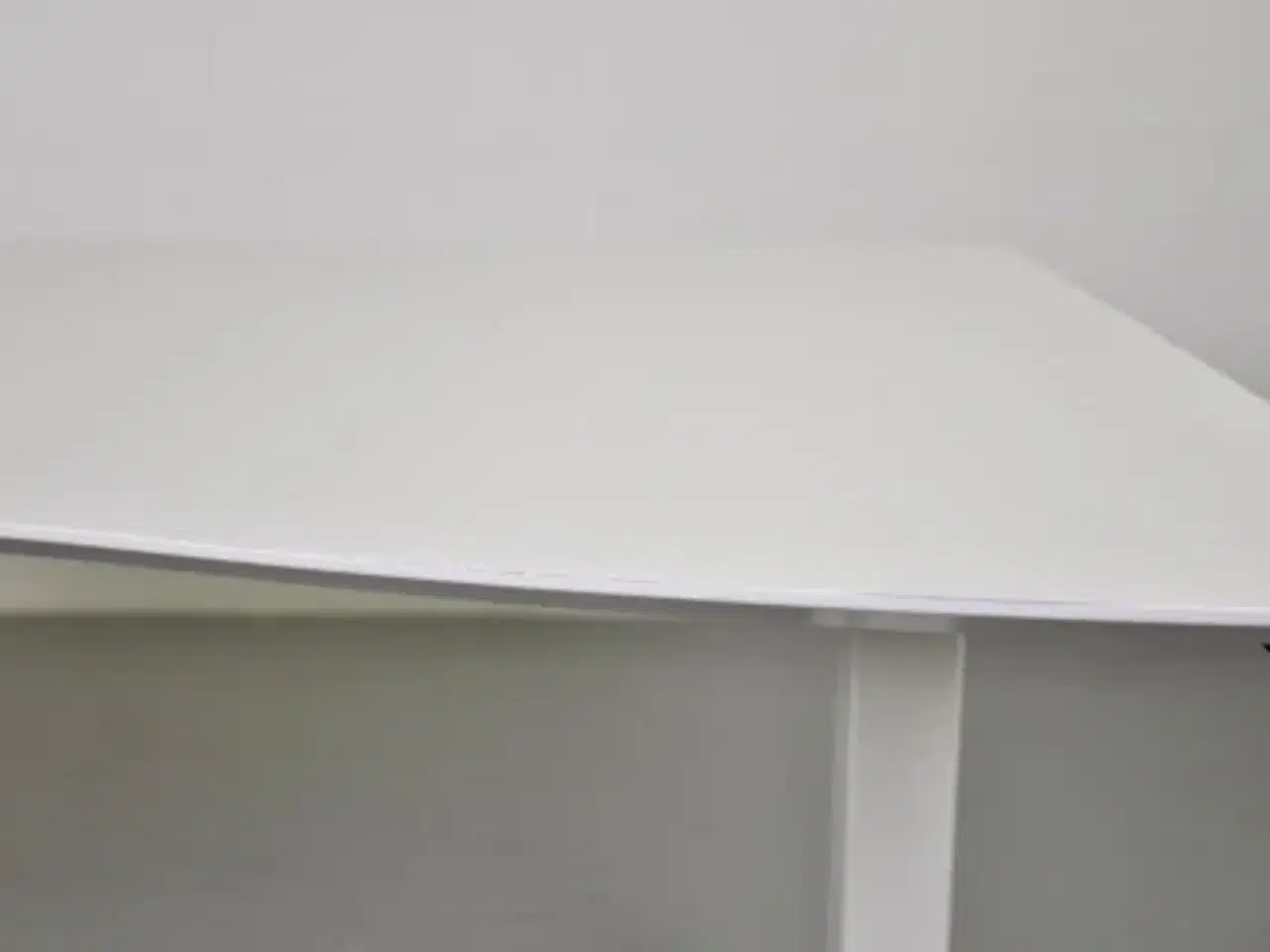 Billede 6 - Scan office hæve-/sænkebord med hvid plade og hvidt stel, 180 cm.