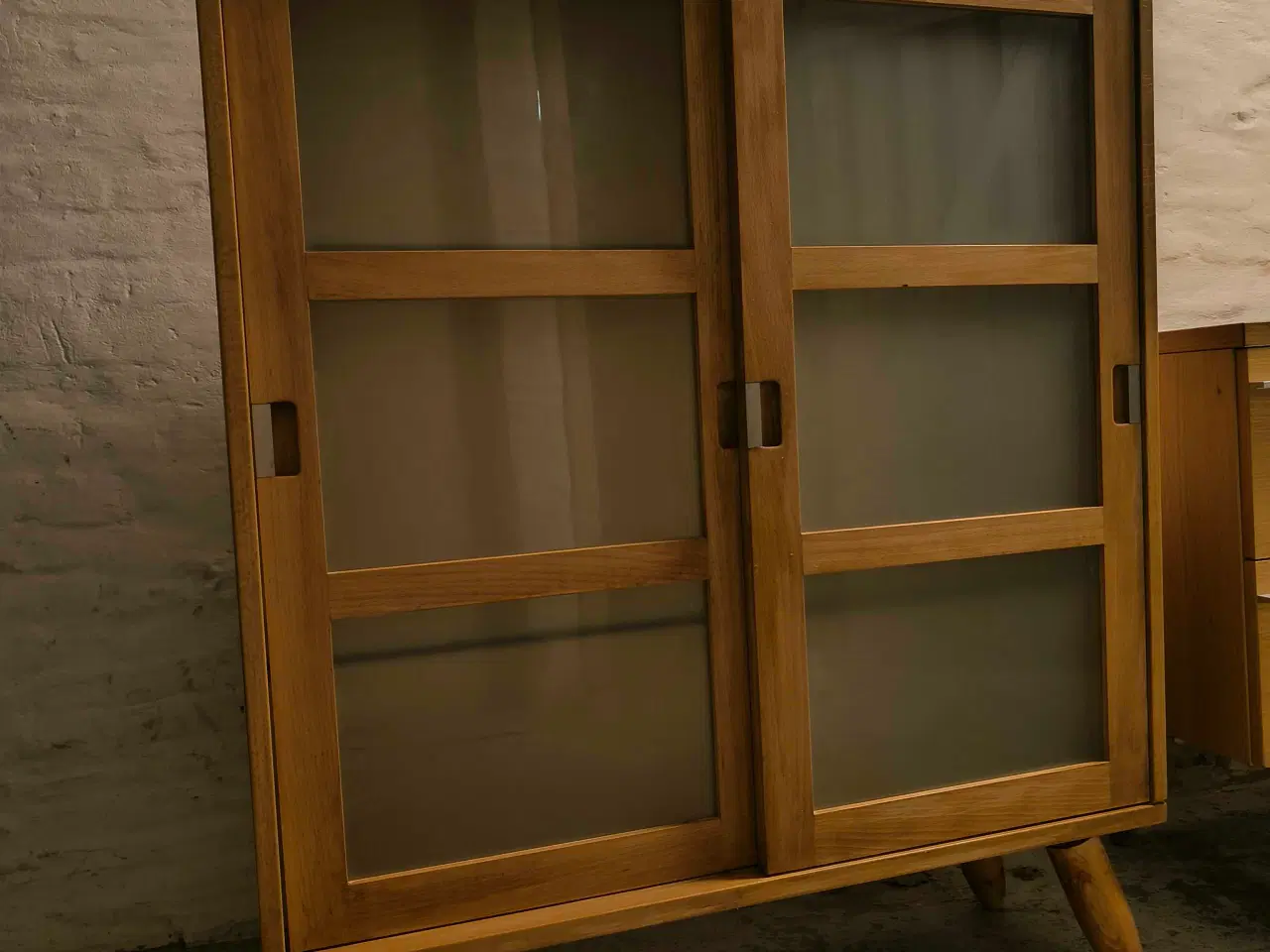 Billede 1 - Smukt vitrineskab med 4 glashylder