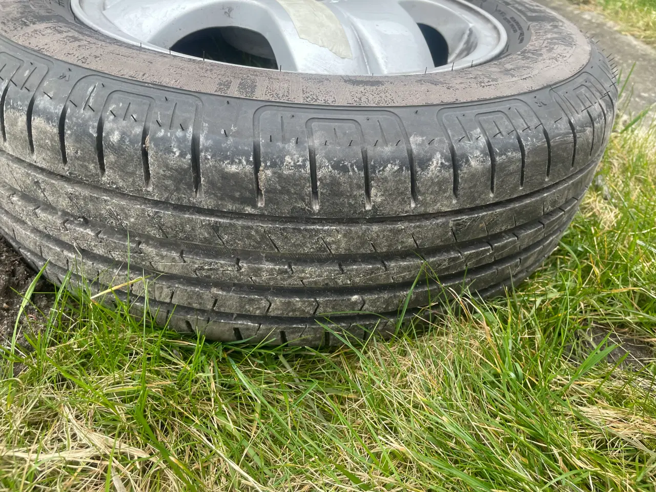 Billede 3 - Sommerdæk på alufælge 