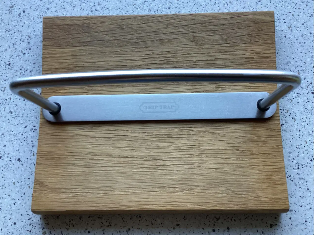 Billede 1 - Trip Trap Servietholder i træ med metalhåndtag.