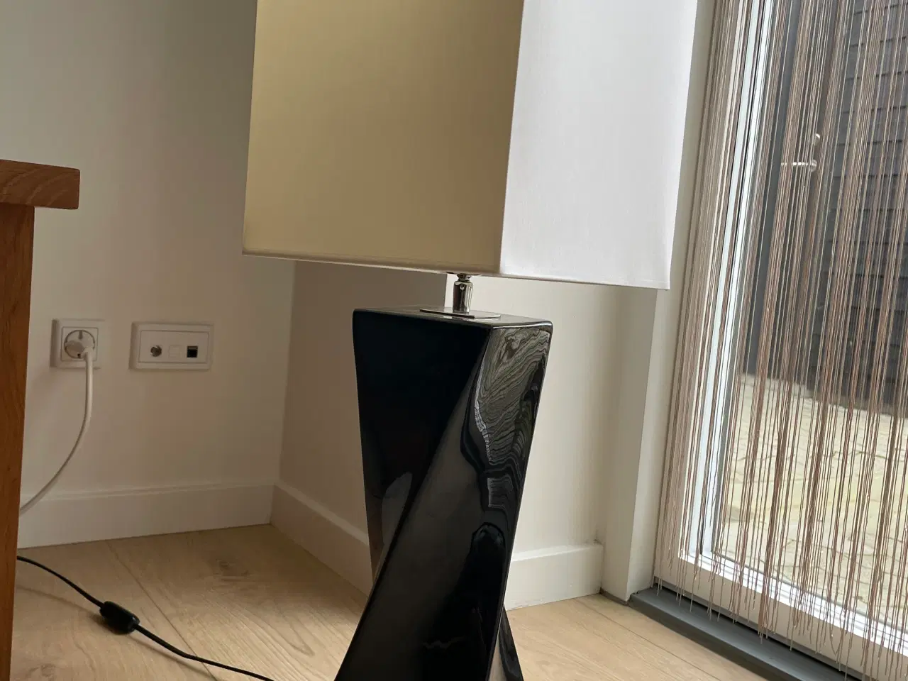 Billede 1 - ENVY bordlampe sort