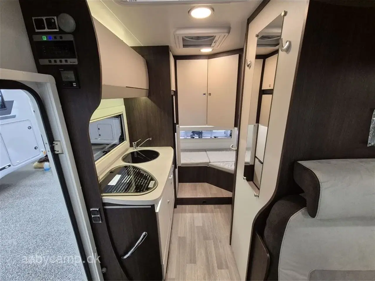 Billede 12 - 2021 - Benimar Tessoro 483 NK   Nk pakke. Markise. solcelle. Lithium Batteri. 2000w inverter. Maxxfan. udv. gas og bruseudtag. Duo-control. undervognsbehandlet. KUN 28,000 KM!!