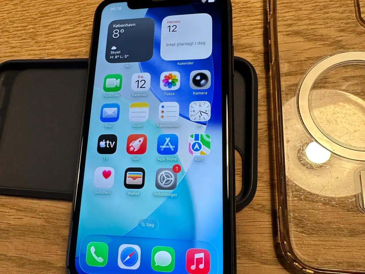 Billede 3 - iPhone 11 med kabel, oplader, covers mm.