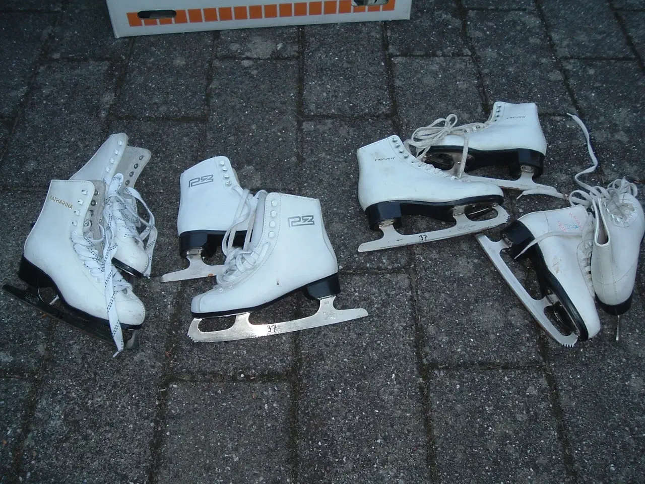Billede 1 - KUNSTSKØJTER  str. 32+33+35+41+42