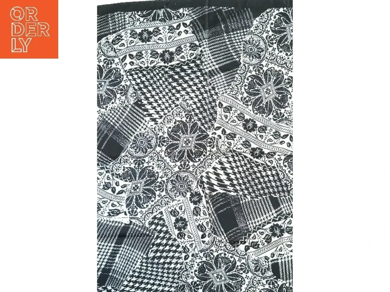 Billede 7 - Sort og hvidt mønstret tørklæde (str. 87 x 90 cm)