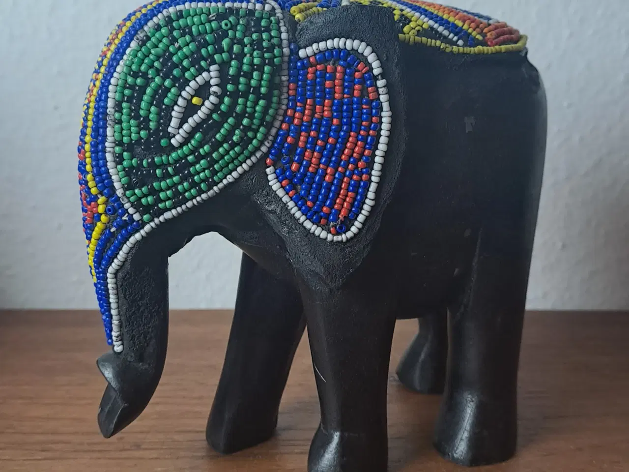Billede 1 - Træ elefant med perle dekorationer 