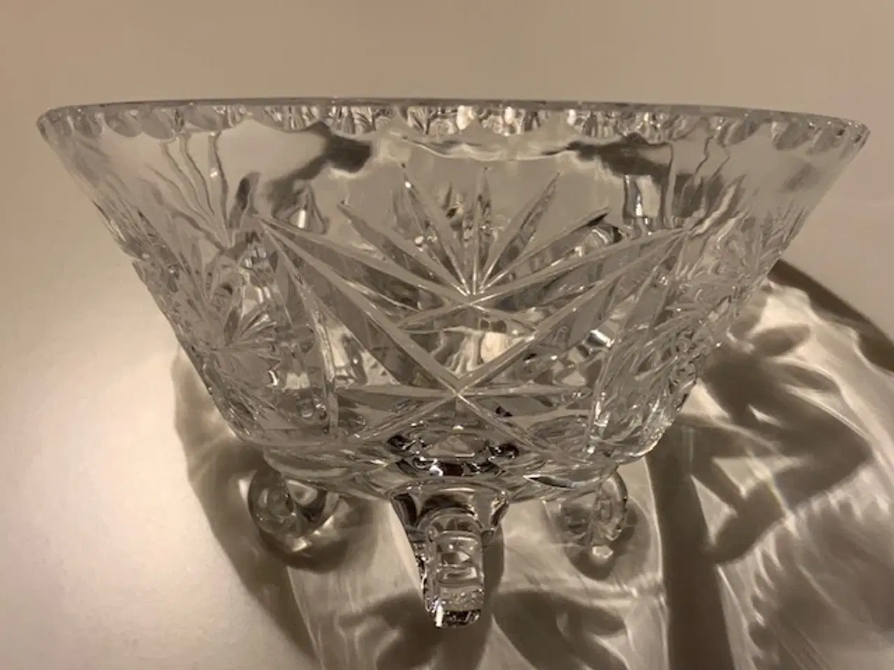 Billede 4 - Krystalskål på 3 fødder - i pæn stand / ingen skår