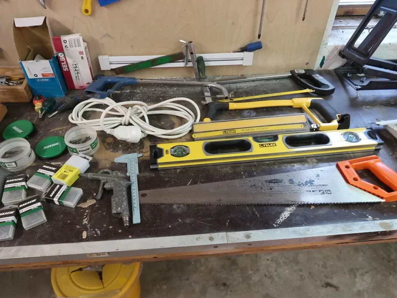 Billede 7 - Arbejdsbord med indhold