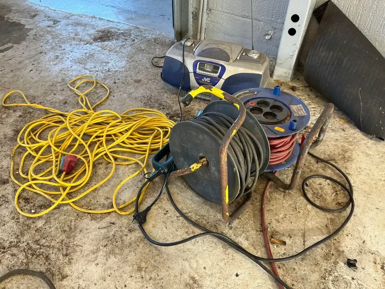 Billede 1 - Forlænger Ledninger og Radio