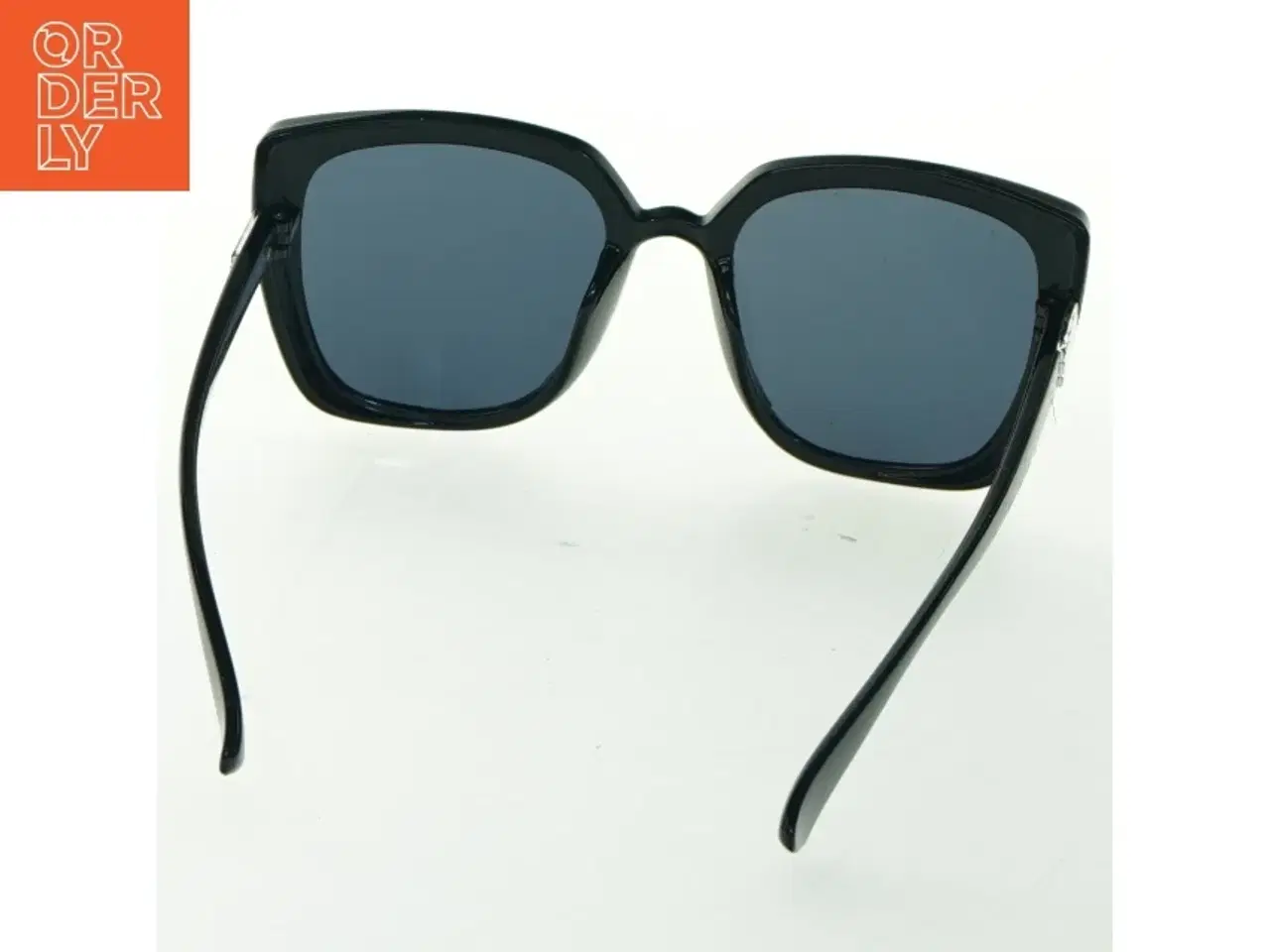 Billede 4 - Sorte solbriller (str. 14 cm)