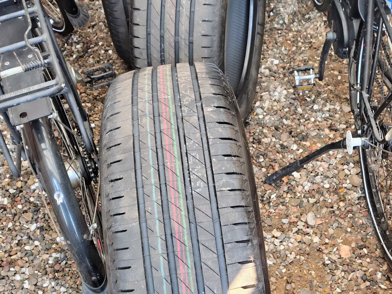 Billede 4 - Sommerdæk mrk. Bridgestone 235103H/60R18 