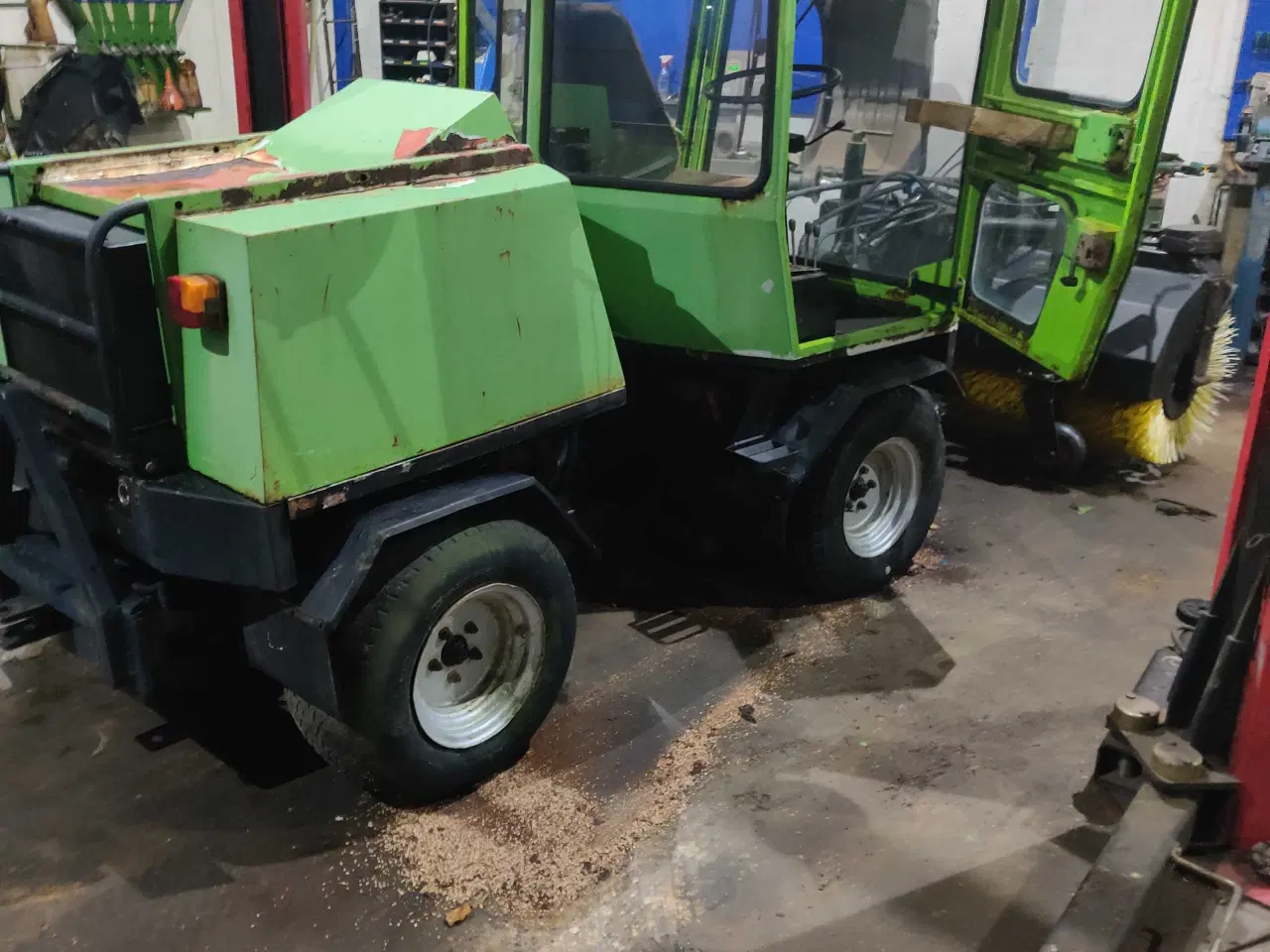 Billede 3 - Linexa 870 redskabsbærer med kost