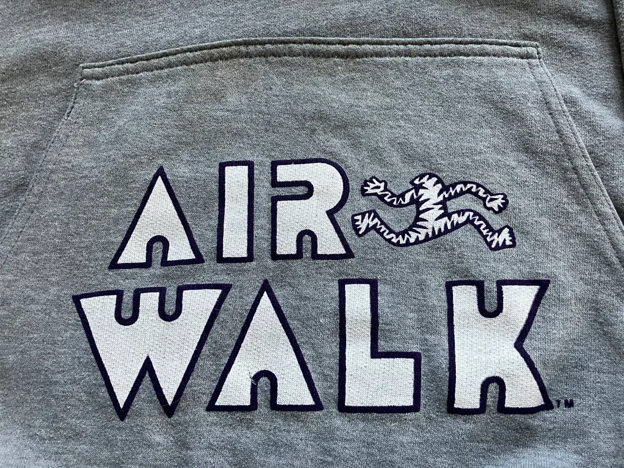 Billede 4 - Lysegrå Airwalk sweatshirt med hætte