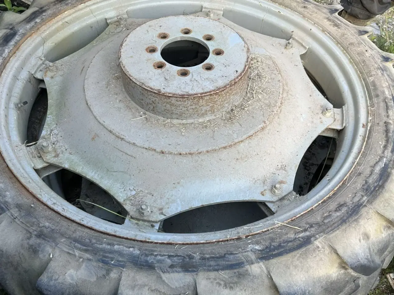Billede 4 - Michelin 9.5-44 og 8.3r32. Prisen er for alle 6 stk.