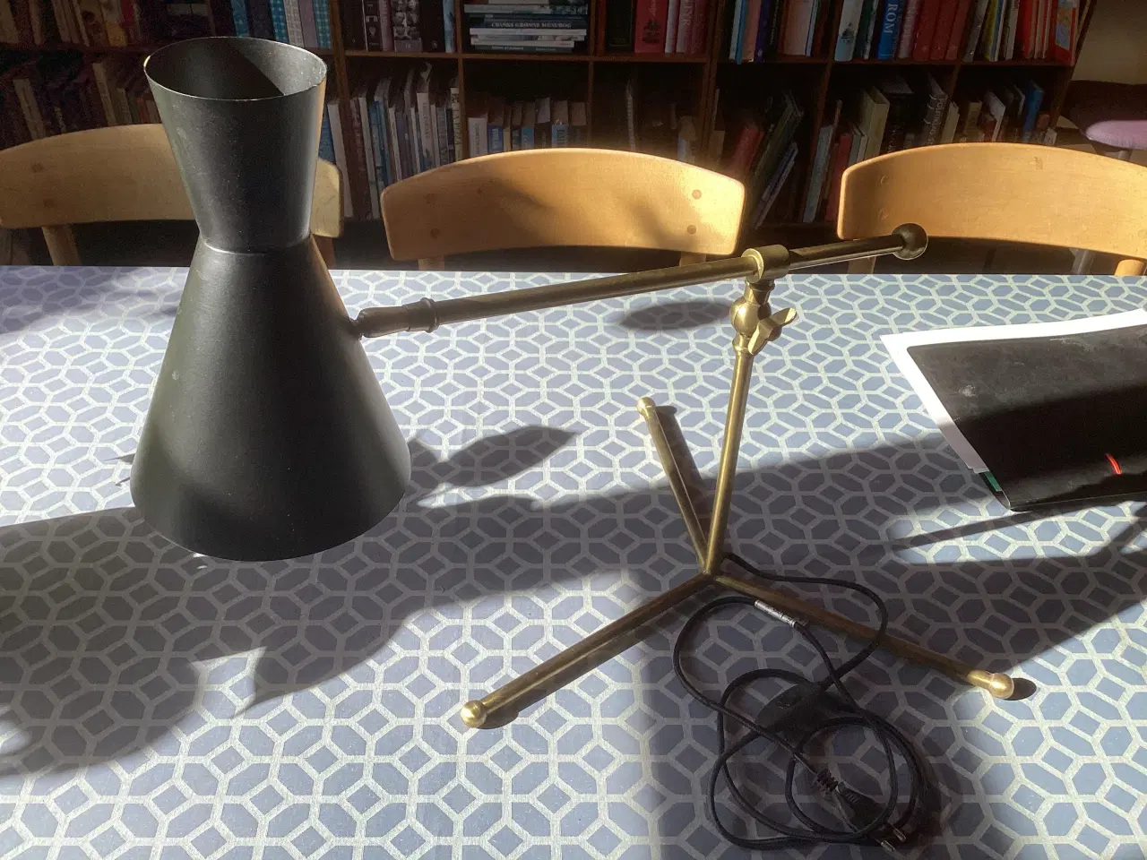Billede 4 - Bordlampe med sort skærm