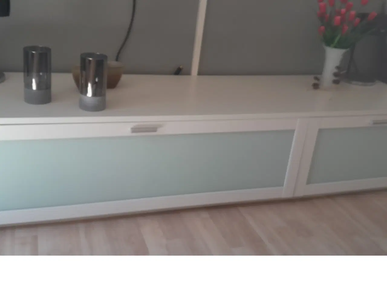 Billede 1 - TV bord med mat hvid glas