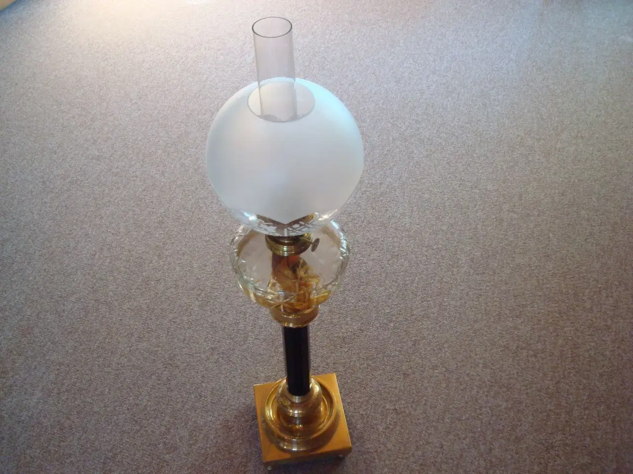 Billede 1 - antik petroleumslampe