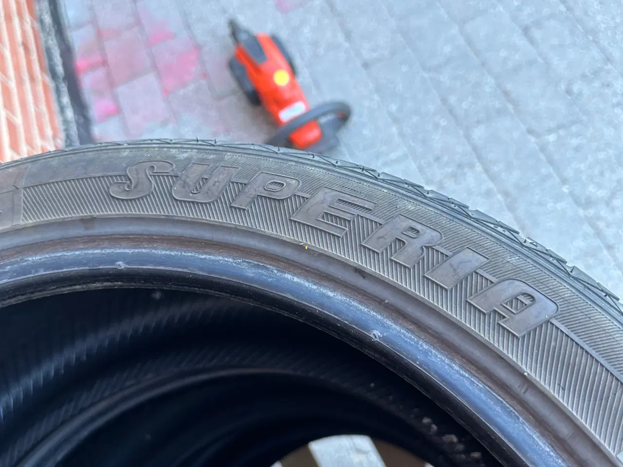 Billede 4 - Dæk 235/40-19