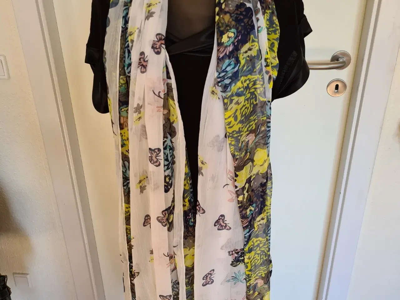 Billede 4 - Næsten nye sjal - tørklæde