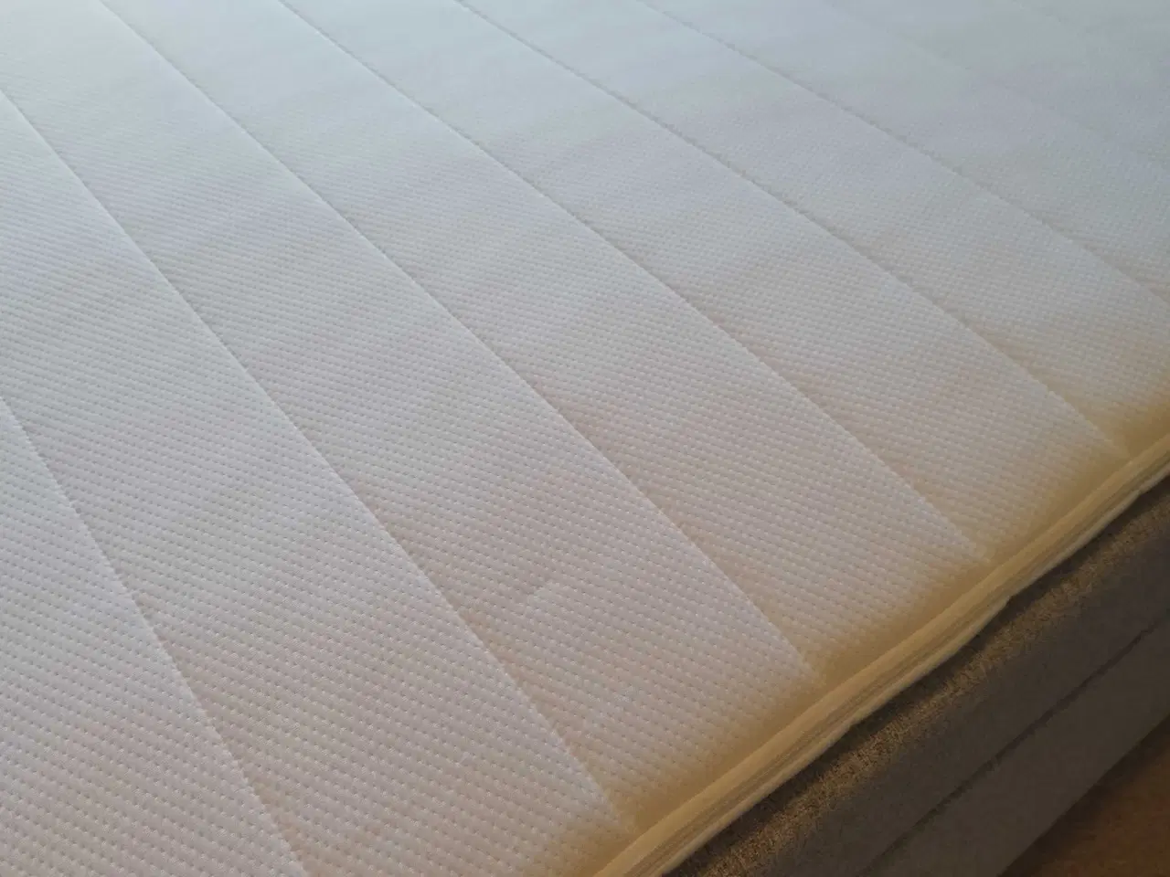 Billede 2 - Næsten ubrugt boksmadras