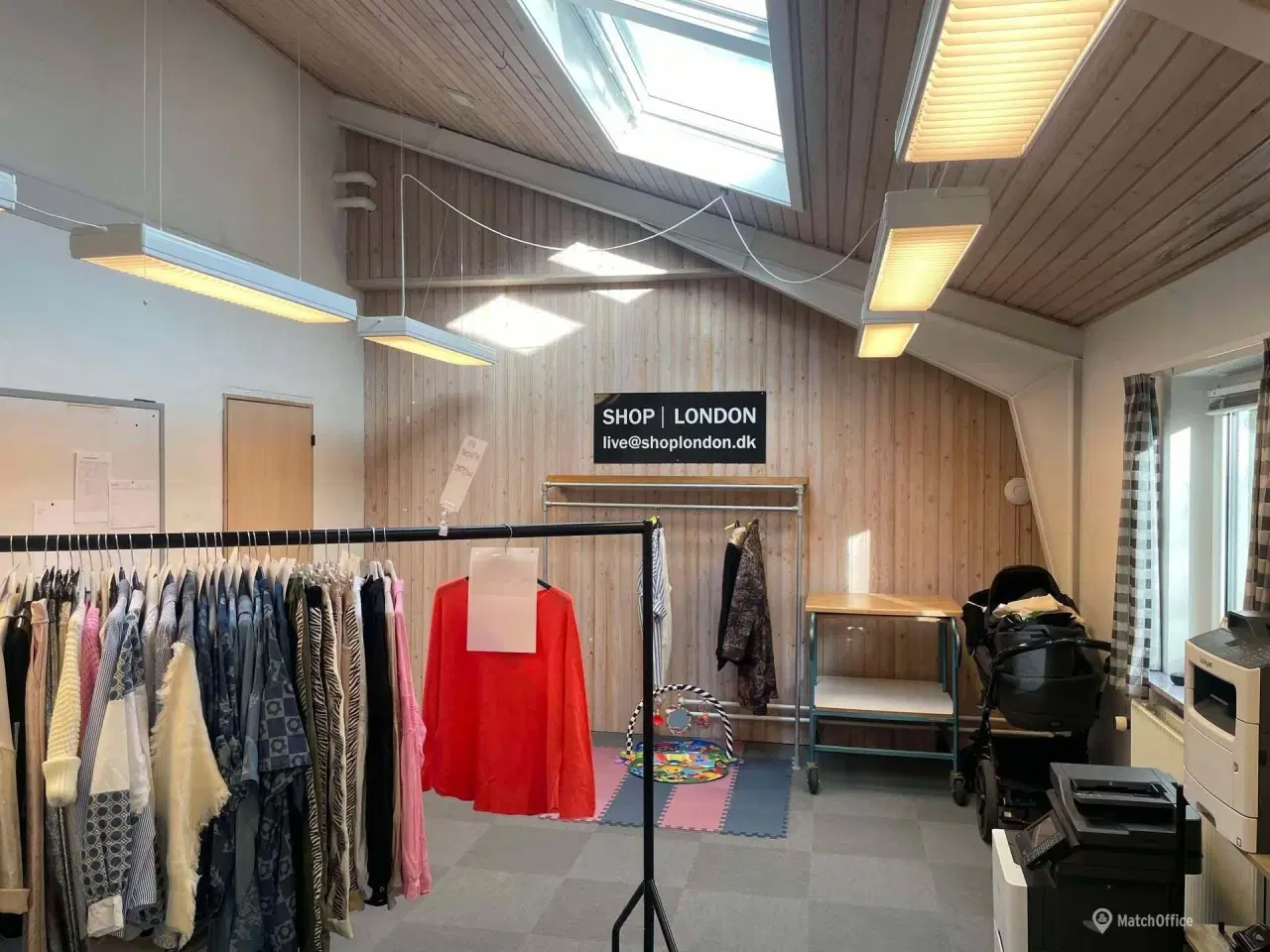 Billede 5 - Erhvervsejendom i Andst – Ideel til investering. kontor, showroom og lager.