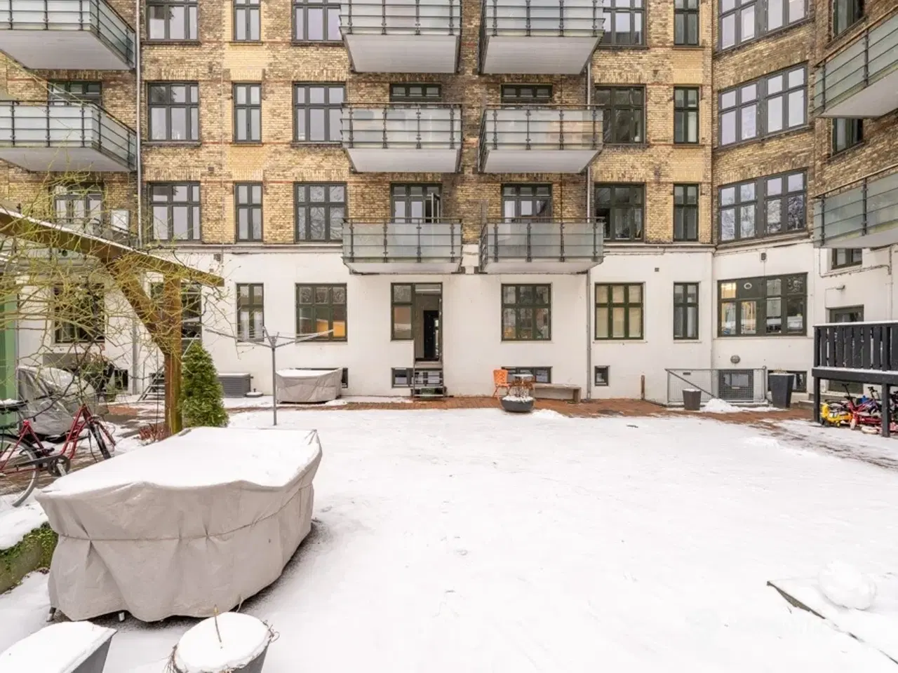 Billede 13 - Attraktiv erhvervsandel med stor synlighed. højt til loftet og egen gårdadgang – midt på Frederiksberg