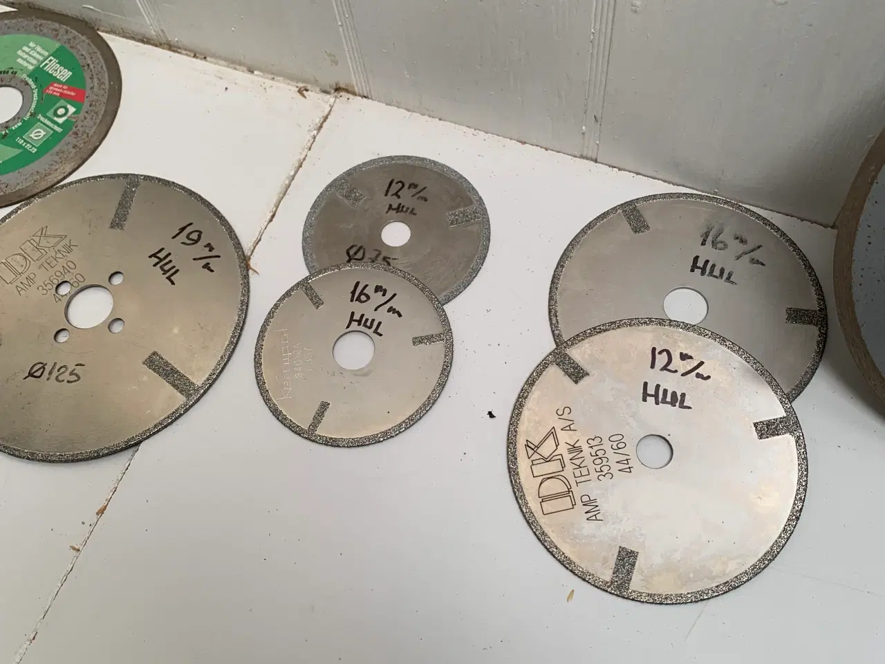 Billede 5 - Flytte oprydning. Slibematerialer samt div. Maskin