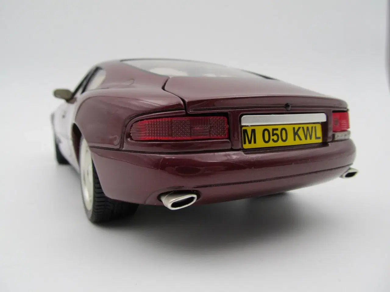 Billede 7 - 1995 Aston Martin DB7 1:18  Fremstår son